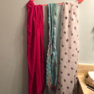 3 Girls Scarfs